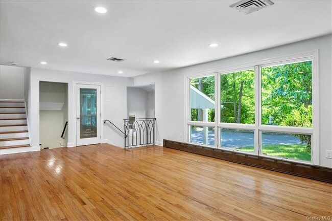 Building Photo - 112 Old Mountain Rd