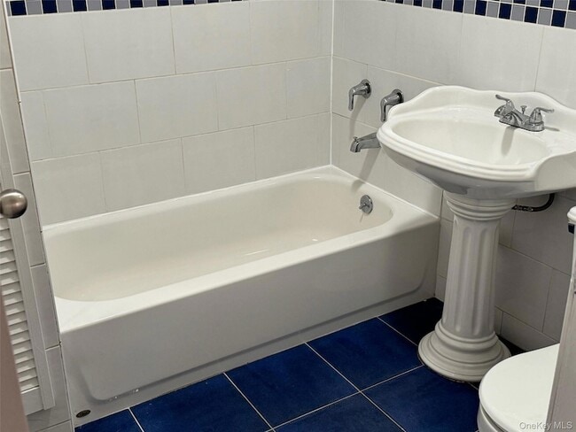 Building Photo - 22 W 1st St