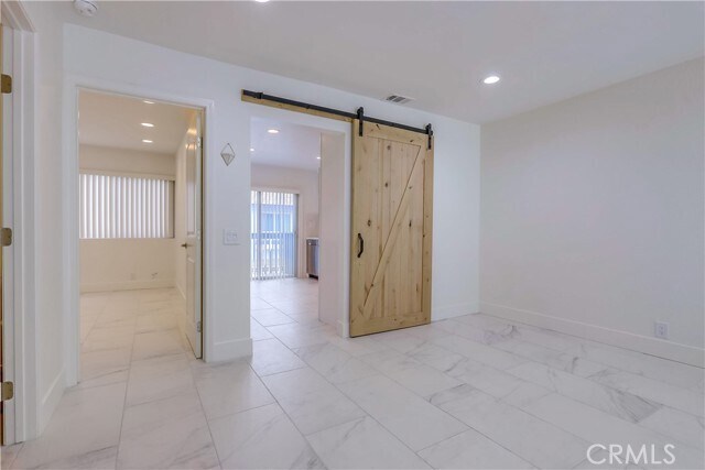 Building Photo - 10 Stardust