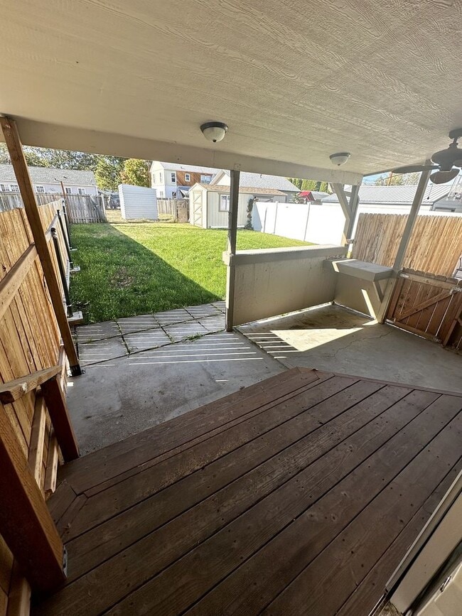 Building Photo - 1st Month Rent Free!  Charming & Modern 2-...