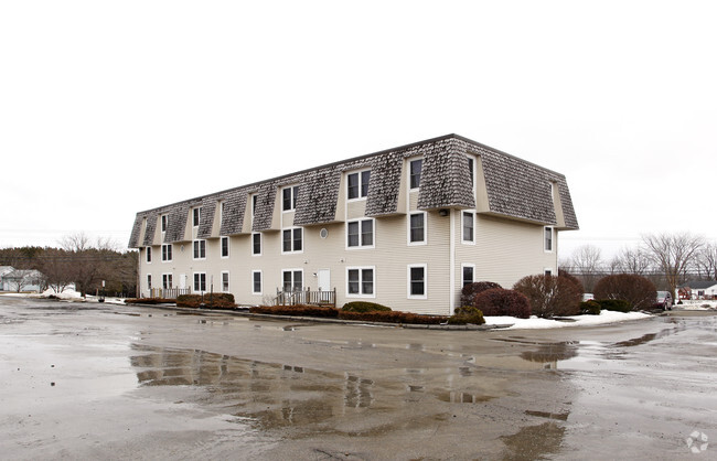 Primary Photo - Deerfield Apartments