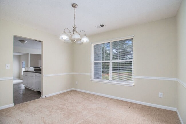 Building Photo - 4 Bedroom 2.5 Bath House