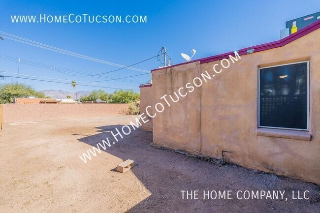 Building Photo - 3949 E 2nd St