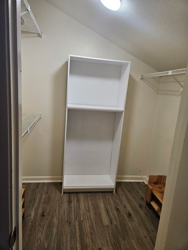 Building Photo - 2 or 3 Bed / 2 Bath Condo in Greenbriar Available Soon!