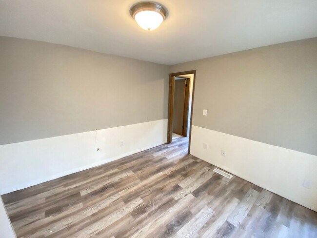 Building Photo - OSU Gateway 3 bedroom 1 1/2 bath 3 level townhome