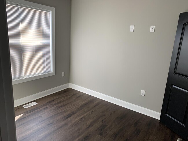 Building Photo - 1 Emanuel Ct