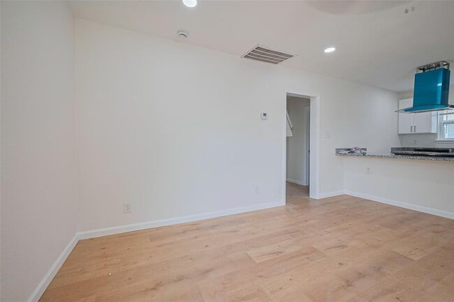 Building Photo - 407 Pine St