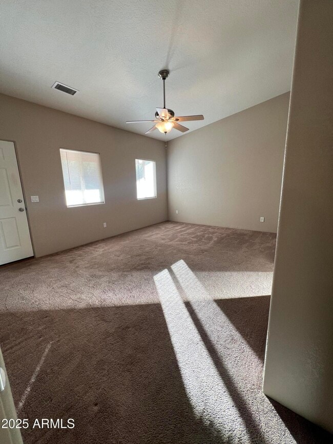 Building Photo - 1225 E Elm St