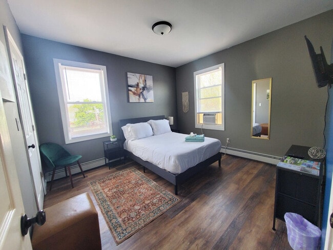 Building Photo - 3 Salmon St