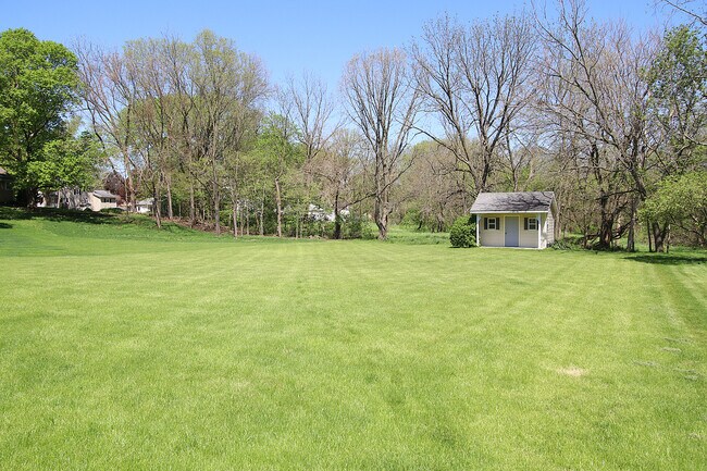 Building Photo - 403 E Main St