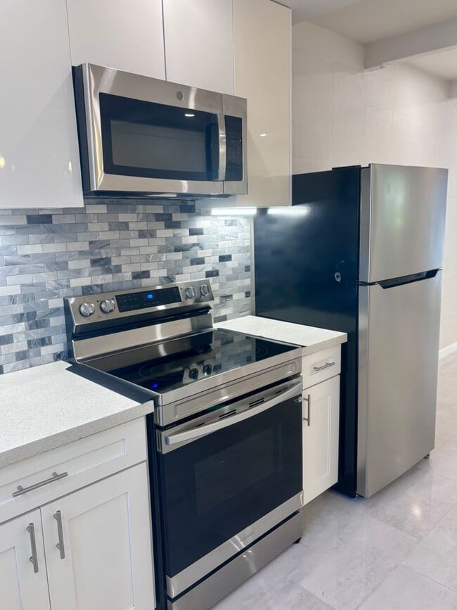 Building Photo - Available Now | 2 Bedroom, 2 Bathroom Townhouse with 1 Assigned Parking Stall at Tropic Gardens 1