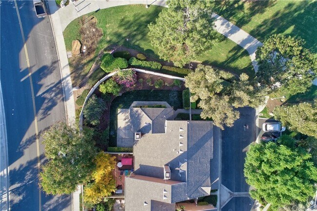 Building Photo - 1 Sandalwood