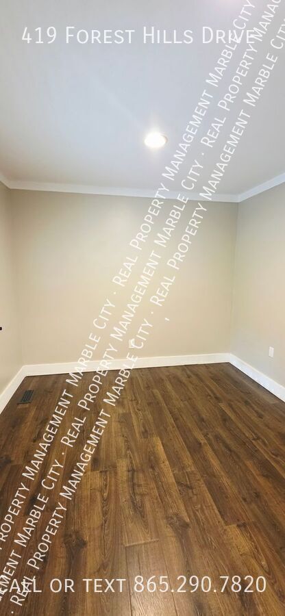 Building Photo - 419 Forest Hills Dr
