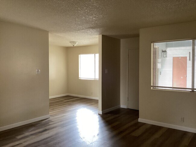 Building Photo - 1414 W Vassar Ave