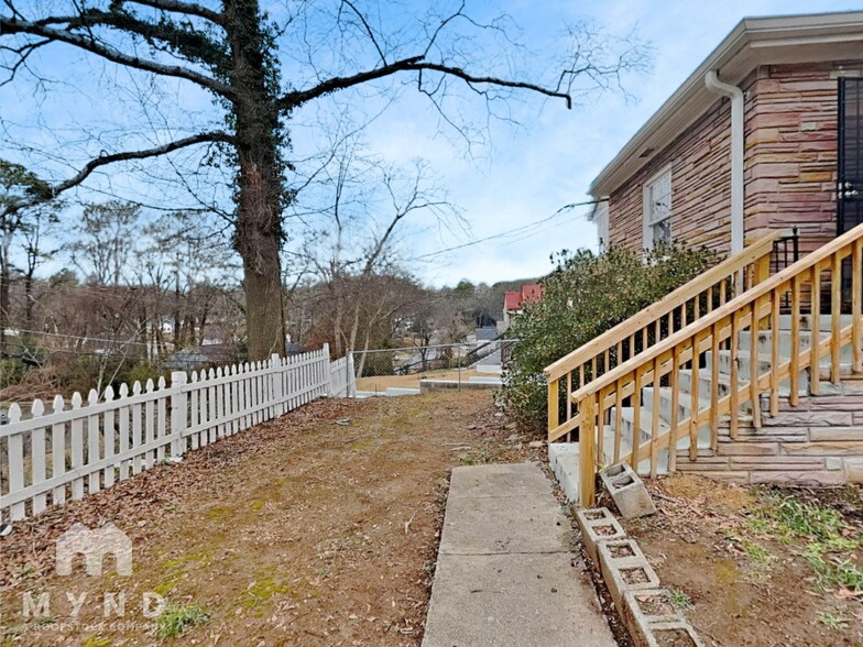 Building Photo - 1284 Westmont Rd SW