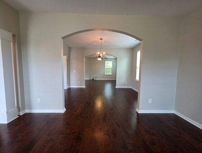Building Photo - 701 Breys Cut