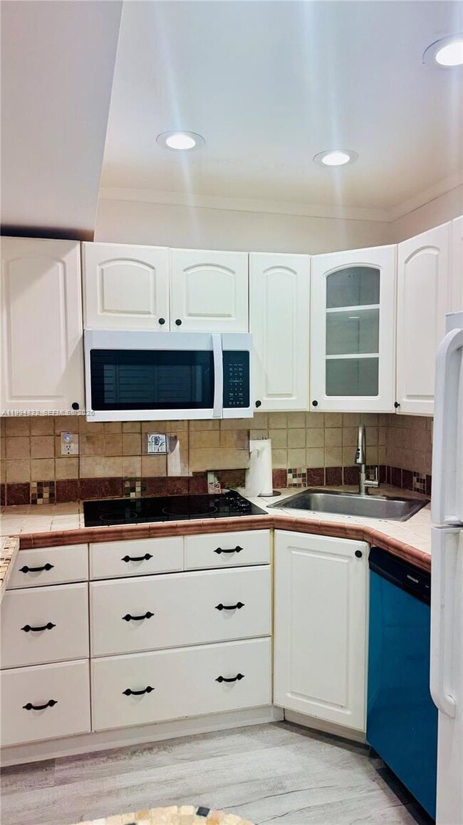 Building Photo - 17570 Atlantic Blvd