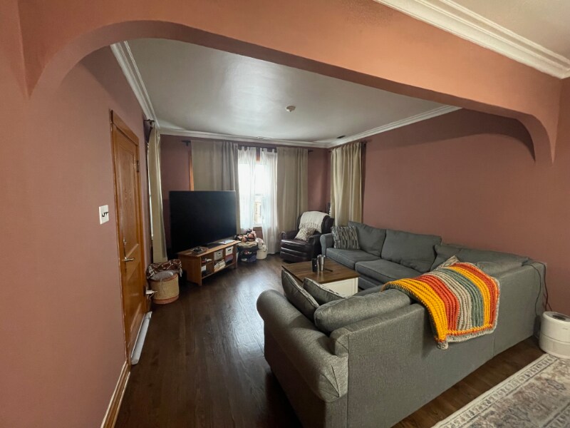 Building Photo - 5855 W Leland Ave