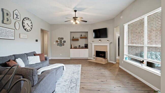 Building Photo - 6163 Darlington Ct