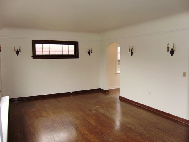 Interior Photo - Roanoke Court