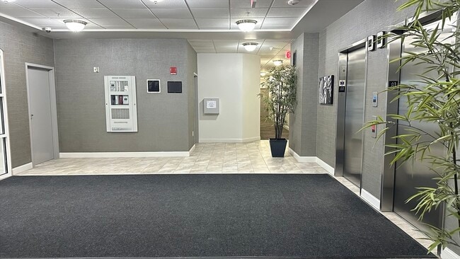 Building Photo - 1 Cityview Ln