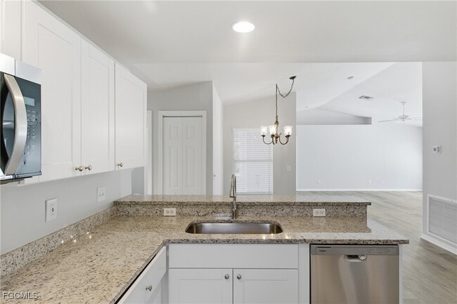 Building Photo - 1153 SW 45th St