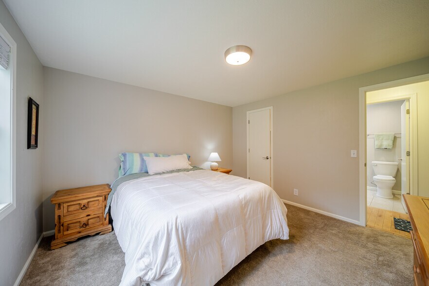 Building Photo - 3124 S Falling Brook Ln