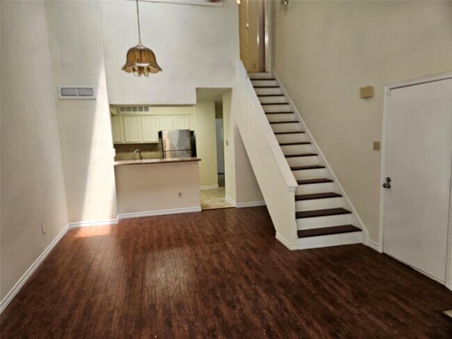 Building Photo - 2425 Holly Hall St
