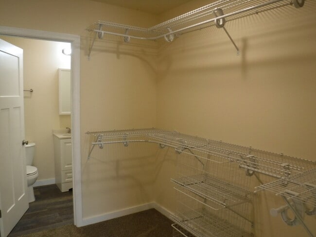 Building Photo - Newer side by side duplex