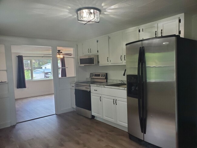 Building Photo - 914 Bayless St