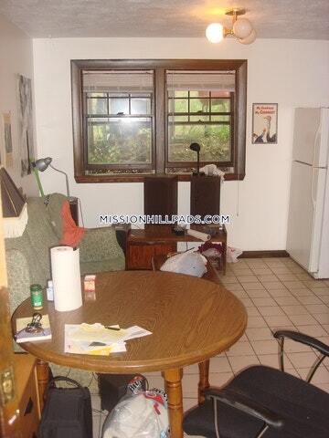 Building Photo - 40 Hillside St