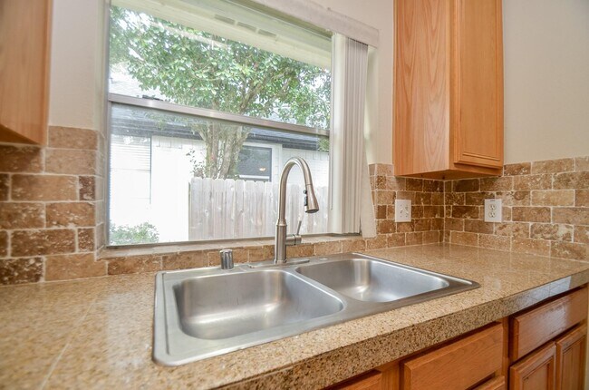 Building Photo - 102 N Holly Laurel Cir