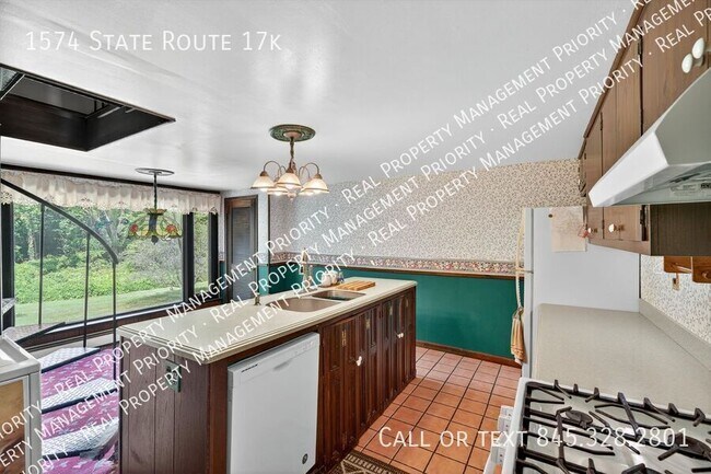 Building Photo - 1574 NY-17K