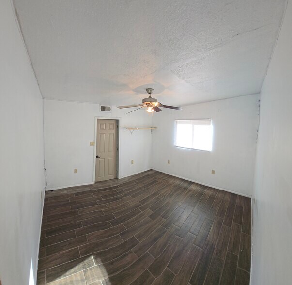 Building Photo - 348 Oasis Dr