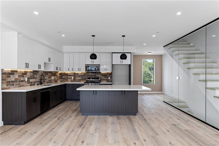 Building Photo - 11857 W Flower Ln