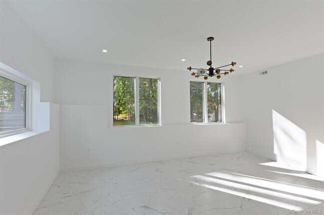 Building Photo - 613 Union Rd