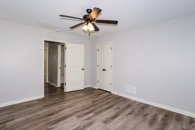 Building Photo - 5823 Bedford Pl