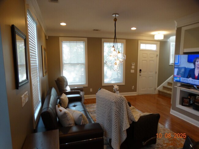 Building Photo - Perfect location in the heart of Pooler