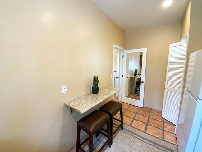 Building Photo - Large Private Yard with View- 1BD/BA ADU