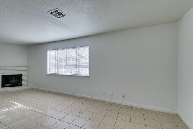 Building Photo - 6987 Mendon Ln