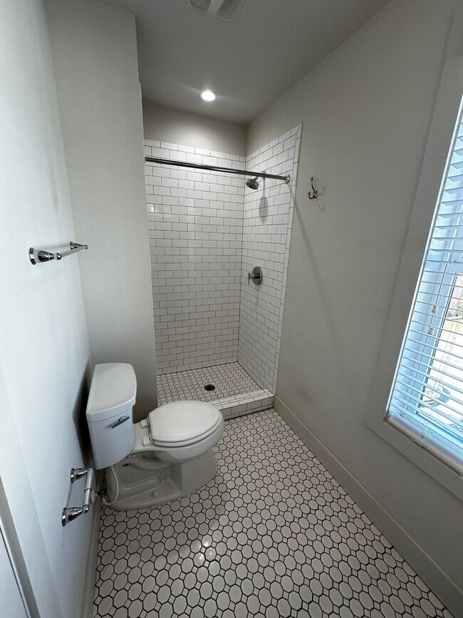 Building Photo - 609 E Duffy Ln