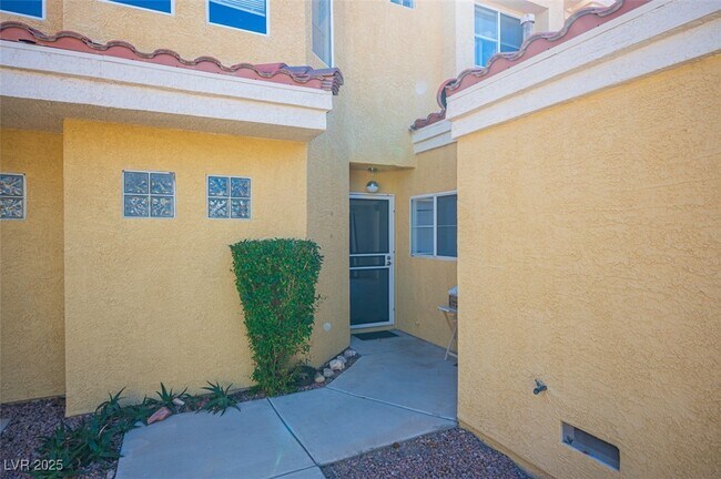 Building Photo - 9269 Casa Christina Ln