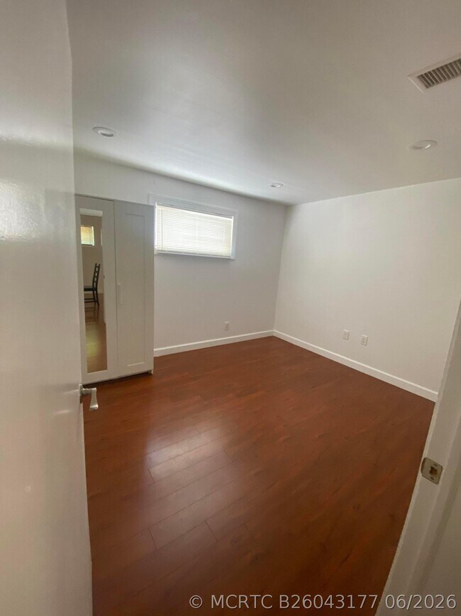 Building Photo - 809 E Broward Blvd