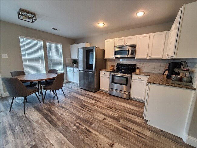 Building Photo - 4509 Willow Rock Ln