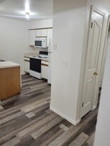 Building Photo - 2120 Stace St