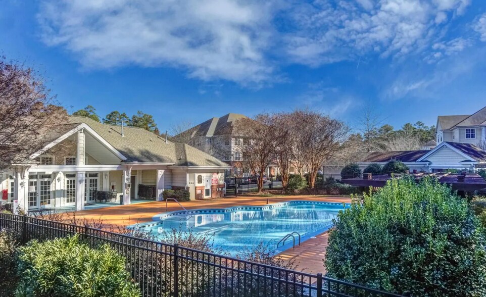 Clubhouse/Swimming Pool - 432 Glencrest Pl
