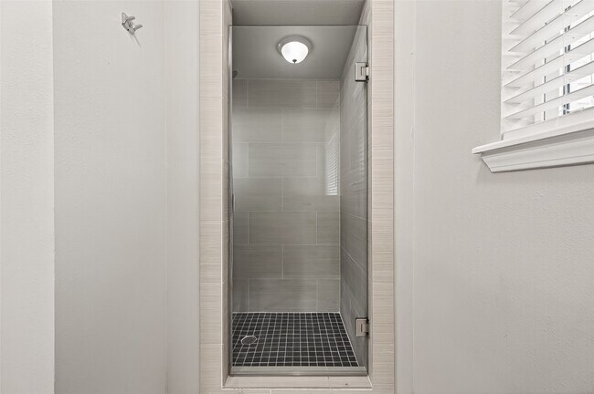 Building Photo - 7739 Antoine Dr