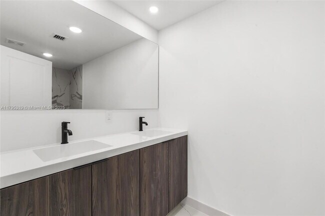 Building Photo - 14530 SW 261st Terrace