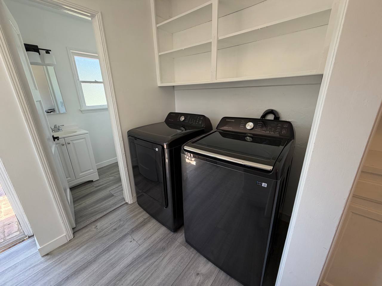 Building Photo - 13422 Oxnard St