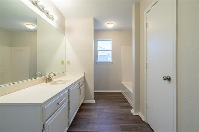 Building Photo - 2507 Meadowview Dr